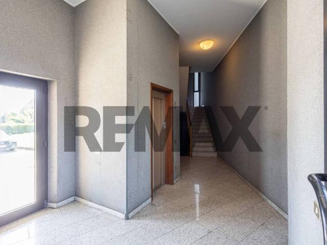 Locale Commerciale in vendita a Oreno, Vimercate
