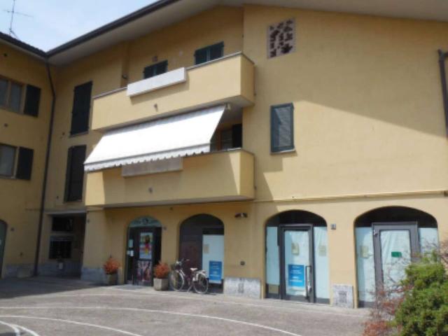 Locale Commerciale in vendita a Oldaniga, Vimercate