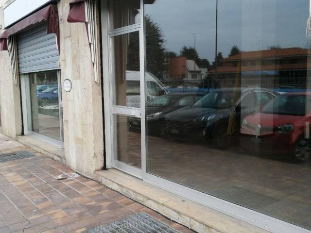 Locale Commerciale in vendita a Oreno, Vimercate