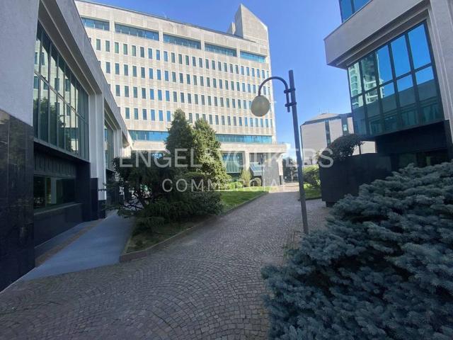 Locale Commerciale in vendita a Vimercate, Lombardia