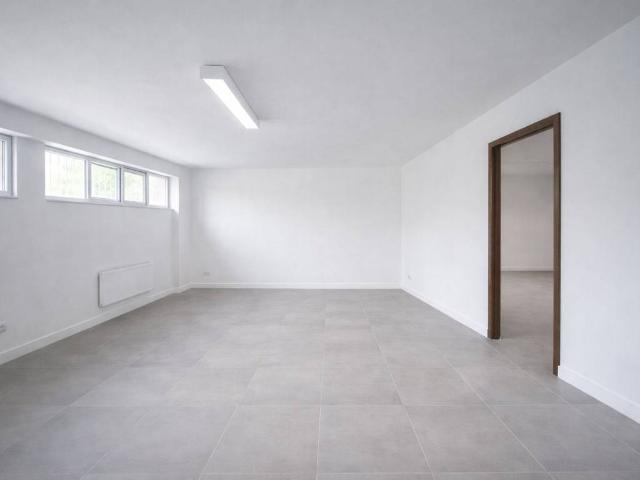 Locale Commerciale in vendita a Oreno, Vimercate