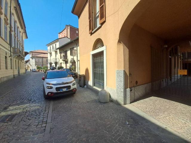 Locale Commerciale in vendita a Oldaniga, Vimercate