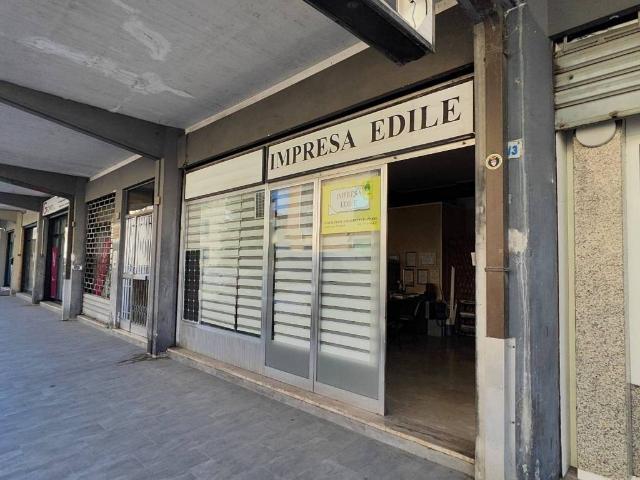 Locale Commerciale in vendita a Cappuccini, Viterbo