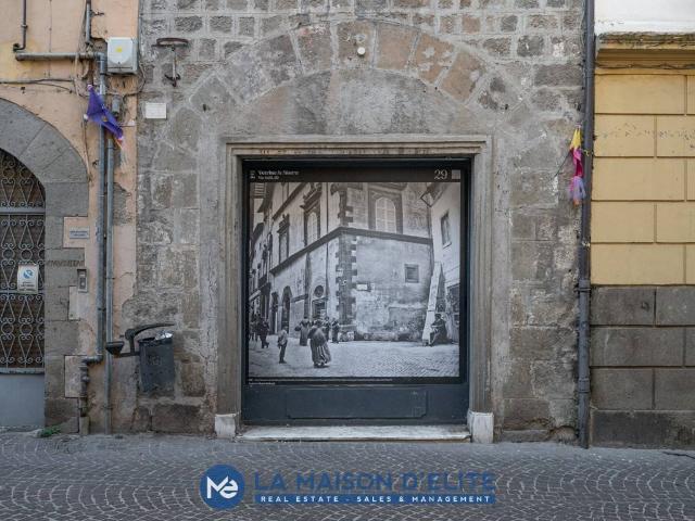 Locale Commerciale in vendita a Viterbo, Lazio