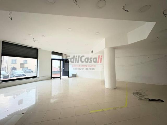 Locale Commerciale in vendita a Viterbo, Lazio
