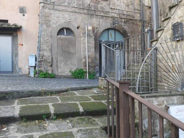 Locale Commerciale in vendita a Viterbo, Lazio