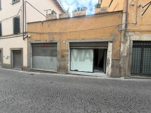 Locale Commerciale in vendita a Viterbo, Lazio