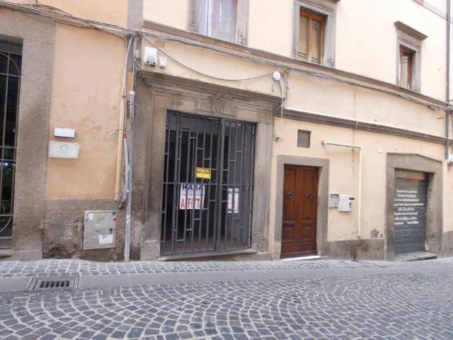 Locale Commerciale in vendita a Viterbo, Lazio