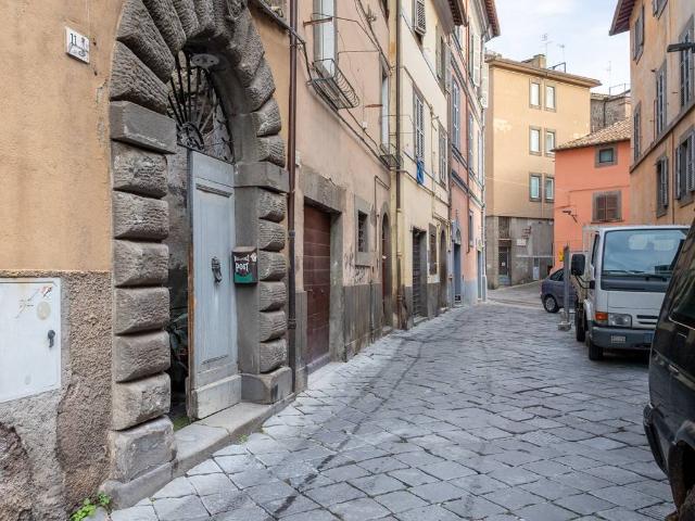 Locale Commerciale in vendita a Viterbo, Lazio