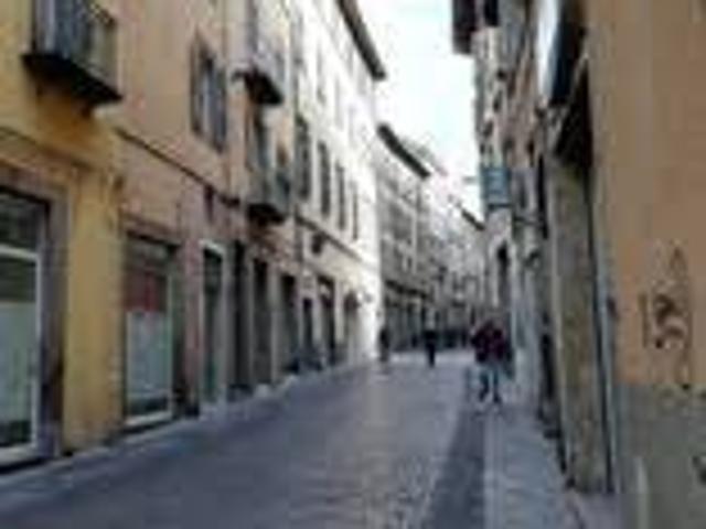 Locale Commerciale in vendita a Viterbo, Lazio
