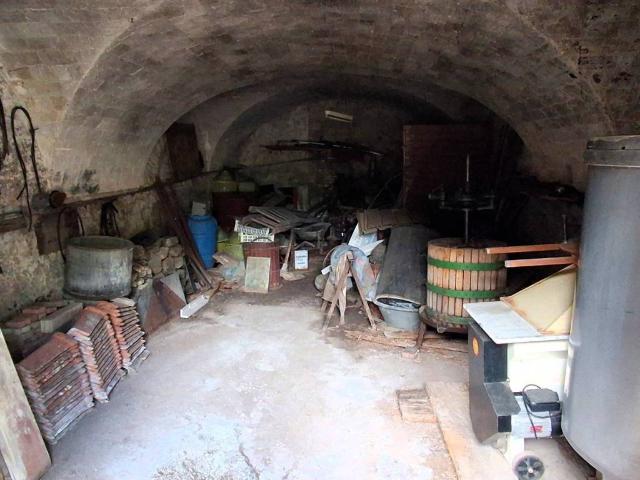 Locale Commerciale in vendita a Viterbo, Lazio