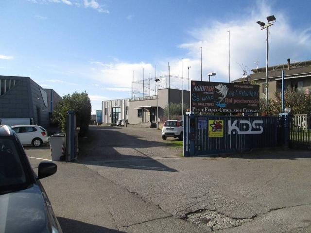 Locale Commerciale in vendita a Viterbo, Lazio