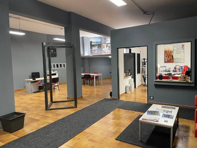 Locale Commerciale in vendita a Viterbo, Lazio