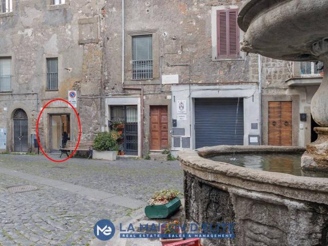 Locale Commerciale in vendita a Viterbo, Lazio