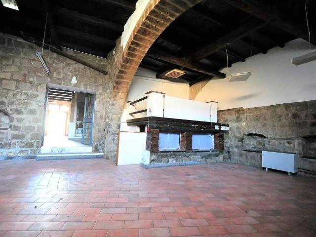 Locale Commerciale in vendita a San Pellegrino, Viterbo