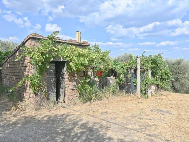 Locale Commerciale in vendita a Viterbo, Lazio