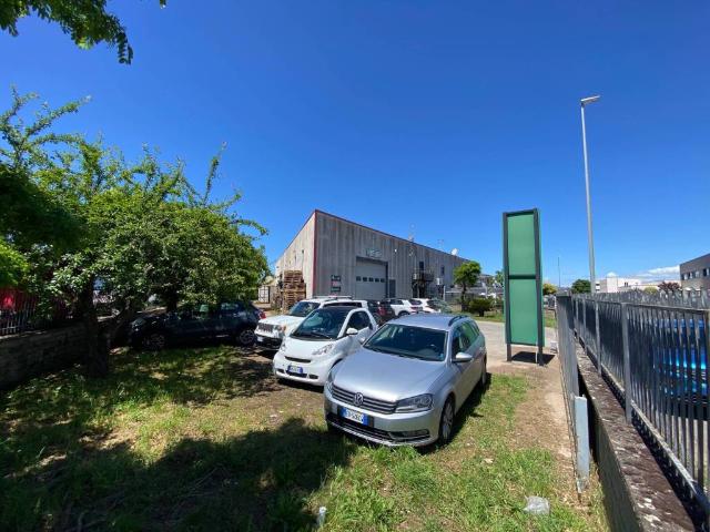 Locale Commerciale in vendita a Viterbo, Lazio
