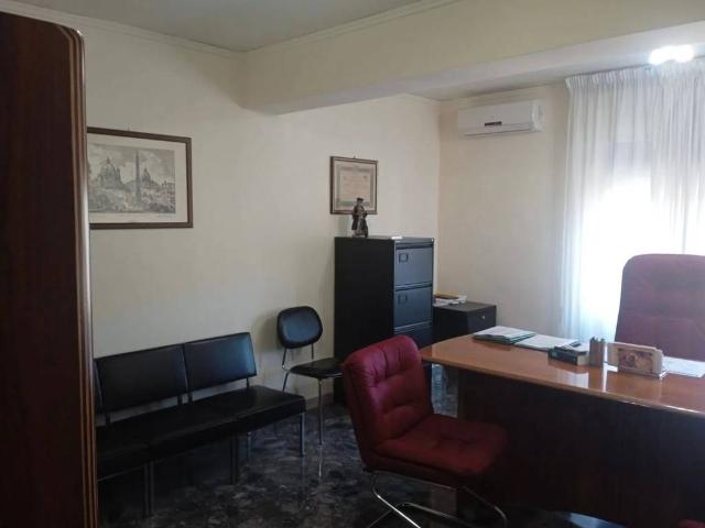 Locale Commerciale in vendita a Vittoria, Sicilia