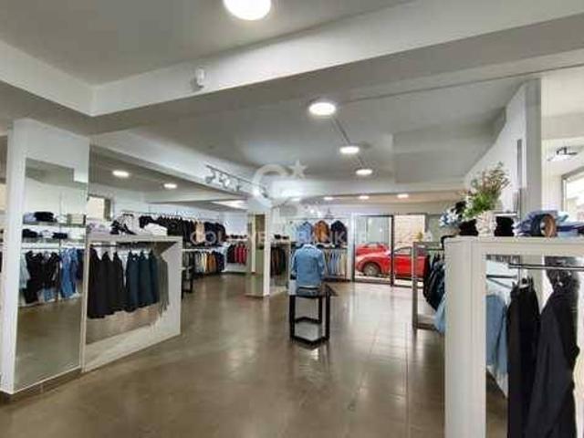 Locale Commerciale in vendita a Vittoria, Sicilia