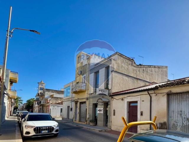 Locale Commerciale in vendita a Vittoria, Sicilia