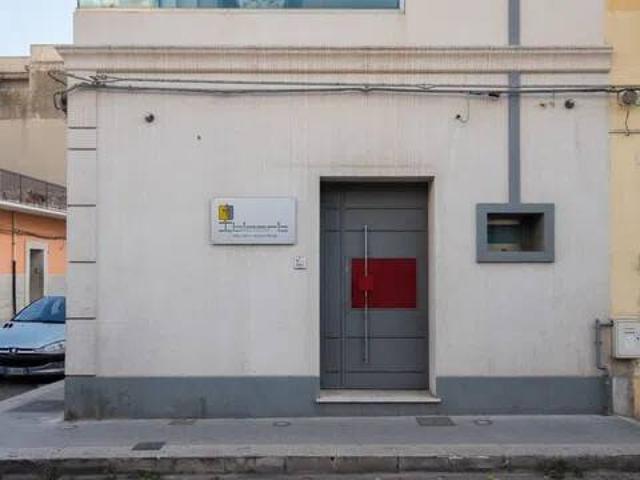 Locale Commerciale in vendita a Vittoria, Sicilia