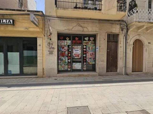 Locale Commerciale in vendita a Vittoria, Ragusa