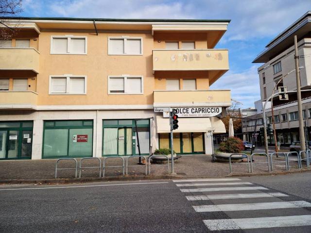 Locale Commerciale in vendita a Serravalle, Vittorio Veneto