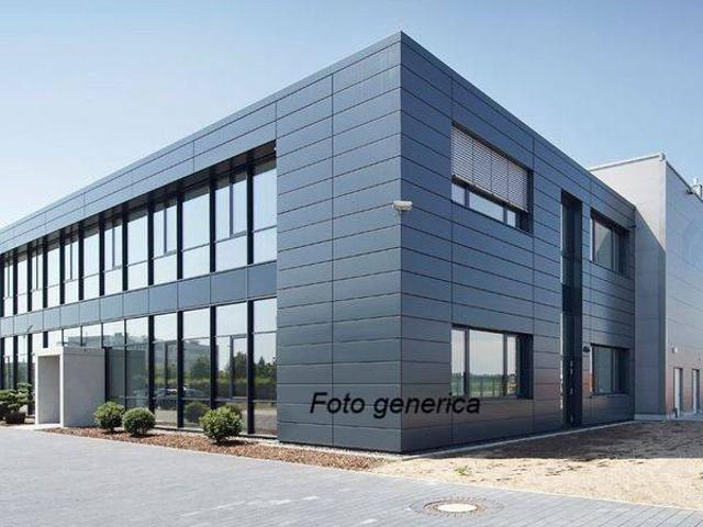 Locale Commerciale in vendita a Vitulazio, Campania