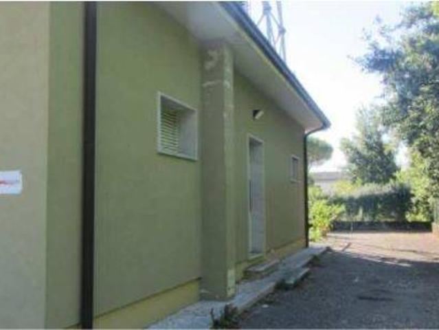 Locale Commerciale in vendita a Vivaro, Friuli-Venezia Giulia
