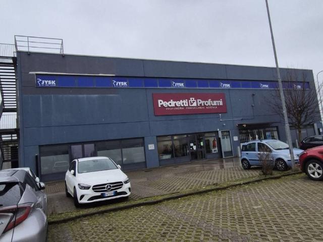 Locale Commerciale in vendita a Voghera, Lombardia