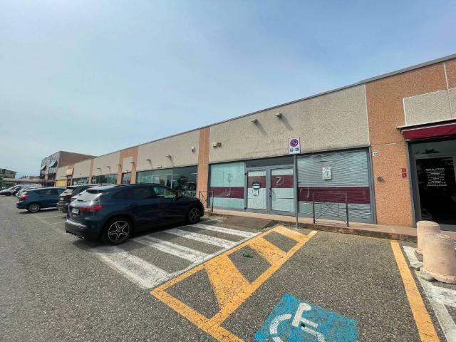 Locale Commerciale in vendita a Cascina Grippina, Voghera