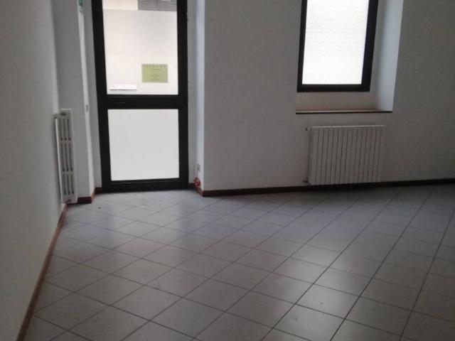 Locale Commerciale in vendita a Benvenuti, Voghera