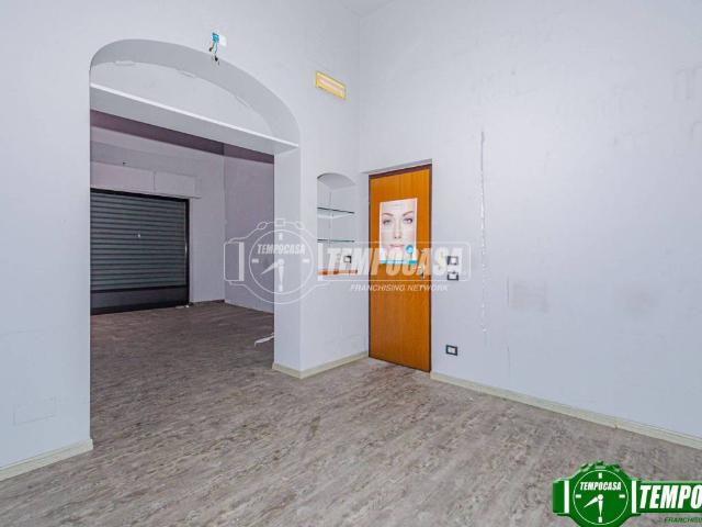 Locale Commerciale in vendita a Benvenuti, Voghera