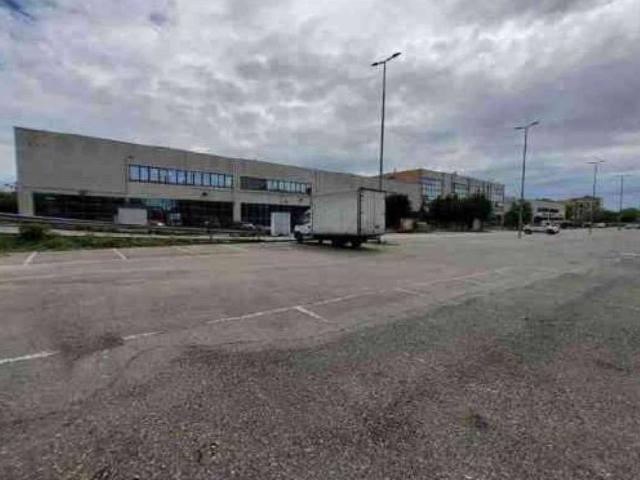 Locale Commerciale in vendita a Cascina Grippina, Voghera