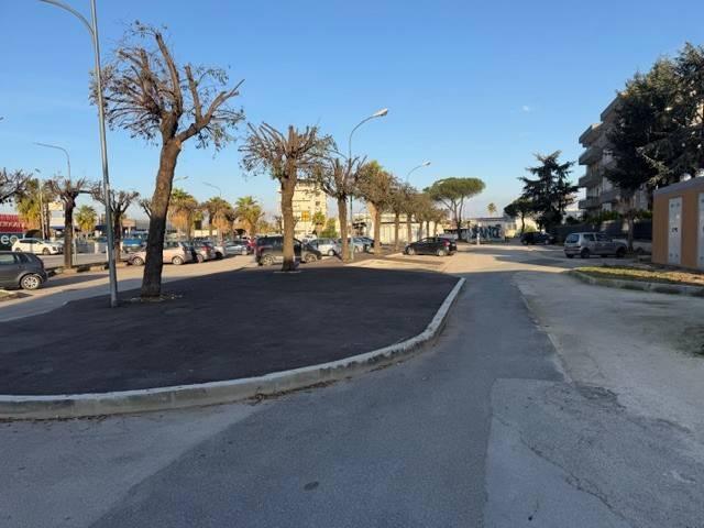 Locale Commerciale in vendita a Volla, Campania
