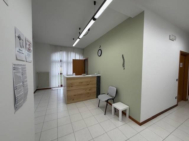 Locale Commerciale in vendita a Volpago Del Montello, Veneto