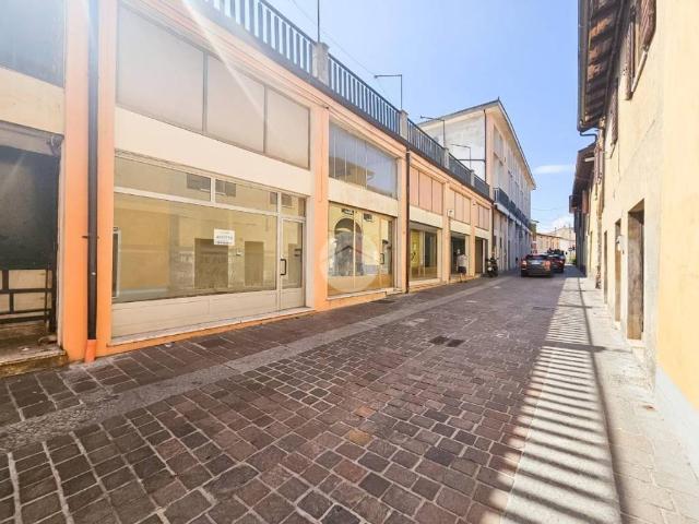 Locale Commerciale in vendita a Volta Mantovana, Lombardia
