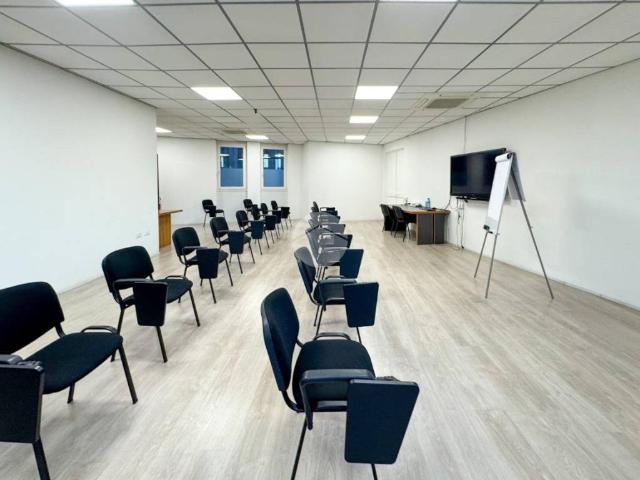 Locale Commerciale in vendita a Volta Mantovana, Lombardia