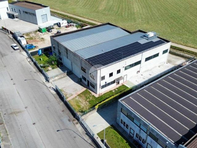 Locale Commerciale in vendita a Volta Mantovana, Lombardia