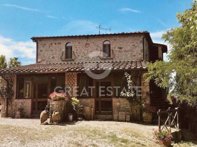Locale Commerciale in vendita a Volterra, Toscana