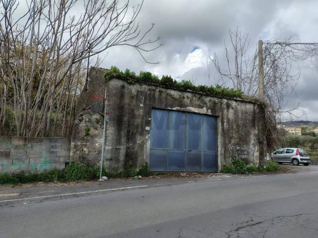 Locale Commerciale in vendita a Zafferana Etnea, Sicilia