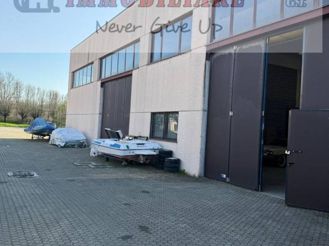 Locale Commerciale in vendita a Zeccone, Lombardia