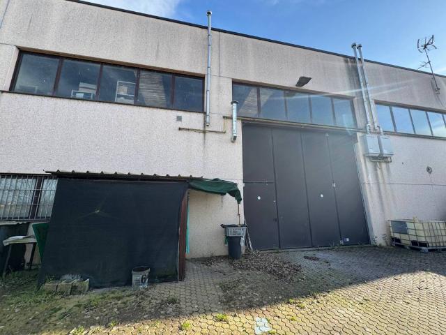Locale Commerciale in vendita a Zeccone, Lombardia