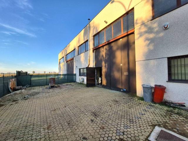 Locale Commerciale in vendita a Zeccone, Lombardia