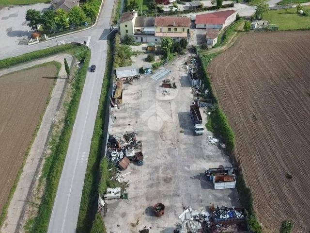 Locale Commerciale in vendita a Zevio, Veneto