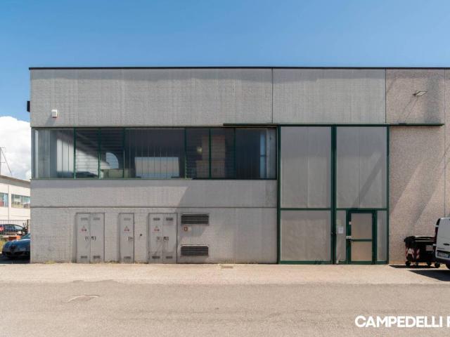 Locale Commerciale in vendita a Campagnola, Zevio