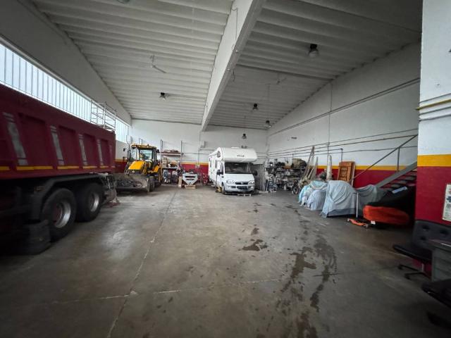 Locale Commerciale in vendita a Unione dei Comuni I Fontanili, Zibido San Giacomo