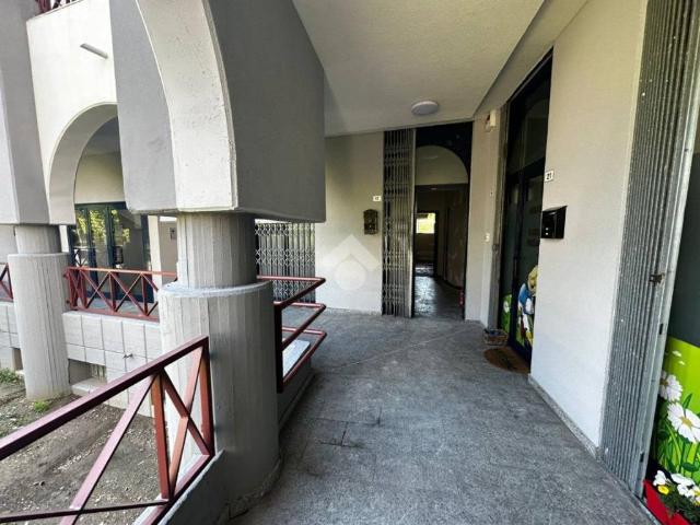 Locale Commerciale in vendita a Unione dei Comuni I Fontanili, Zibido San Giacomo