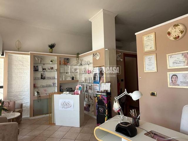 Locale Commerciale in vendita a Unione dei Comuni I Fontanili, Zibido San Giacomo