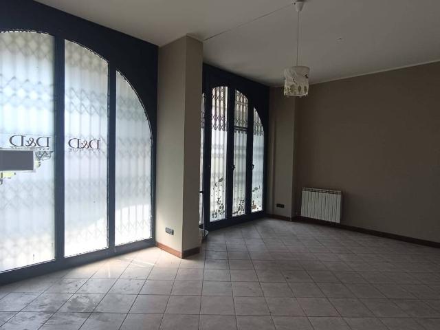 Locale Commerciale in vendita a Unione dei Comuni I Fontanili, Zibido San Giacomo